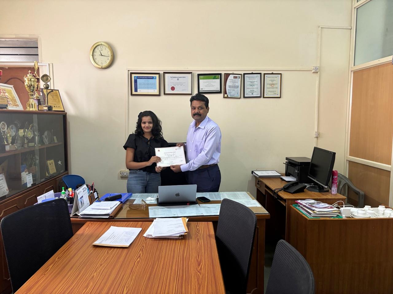 Jeevika Kiran receiving the Pradarshana Best Final-Year Project award