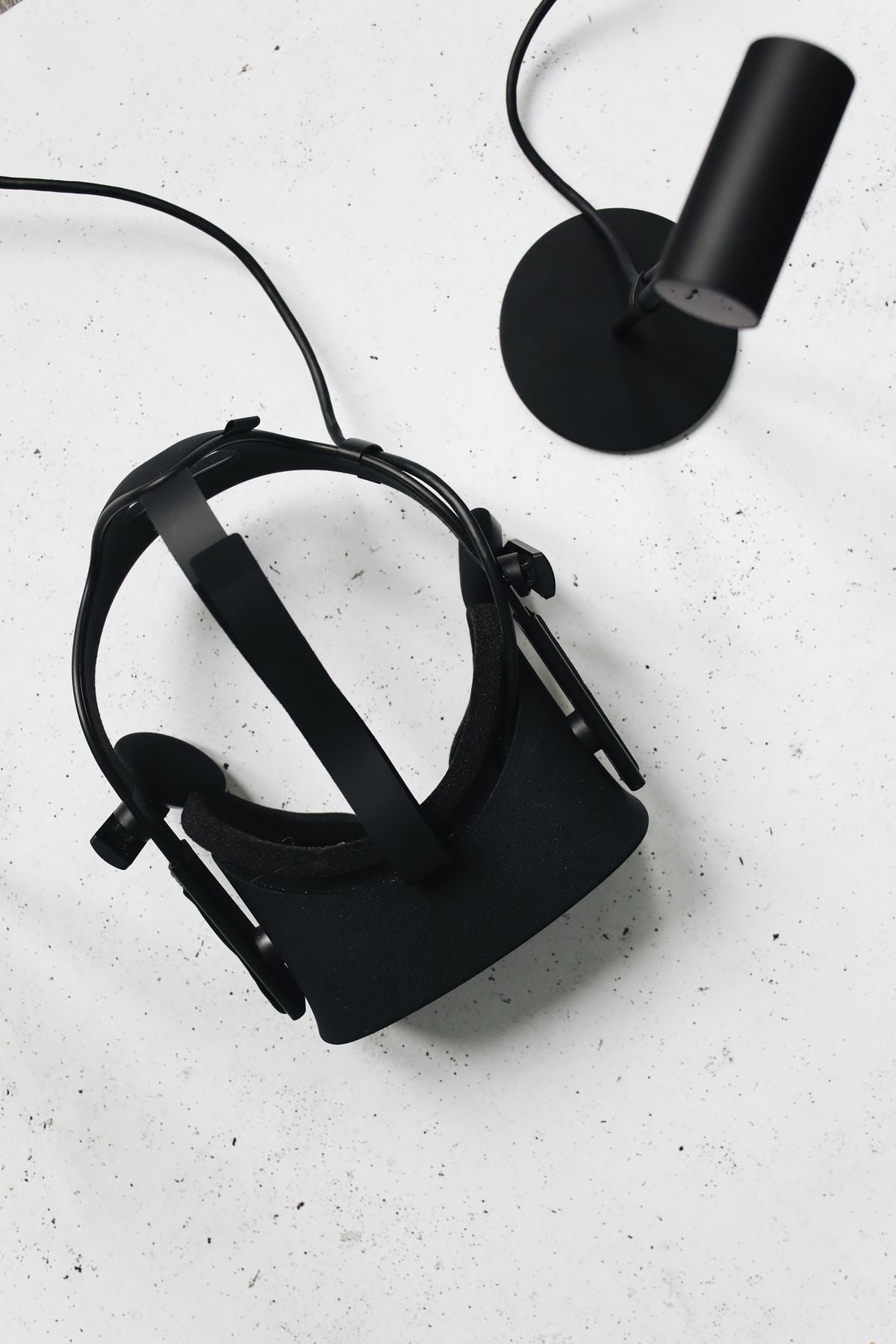 Virtual-reality headset and tracking sensor used for an immersive therapy session
